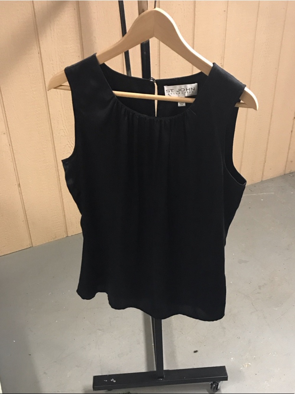 St. John Black Sleeveless Round Neck Camisole
